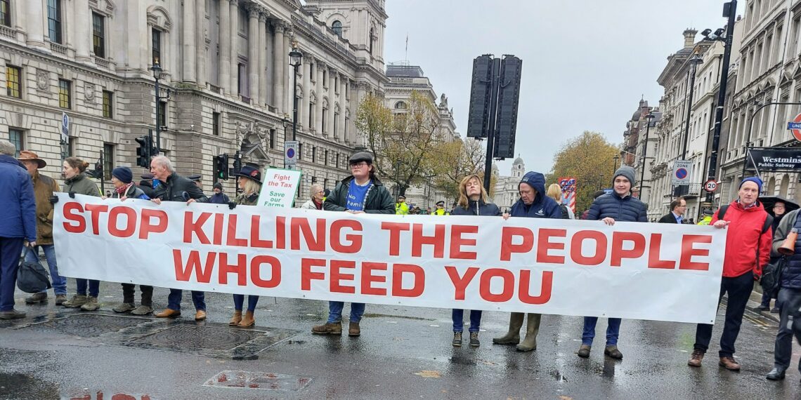 Wielki protest w Londynie. Rolnicy przeciwko regulacjom podatkowym uderzającym w ich majątek [ZDJĘCIA]
