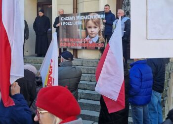 ŚWIEBODZIN. Mieszkańcy protestowali przeciw deprawacji dzieci w szkołach