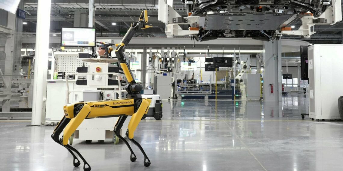 Roboty przemysłowe, nie migracja, są rozwiązaniem dla gospodarki 1 Roboty przemysłowe, nie migracja, są rozwiązaniem dla gospodarki