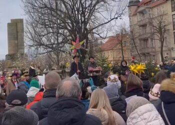 Tłumy na Orszaku Trzech Króli w Zielonej Górze. Wydarzenie zlekceważyły władze miasta