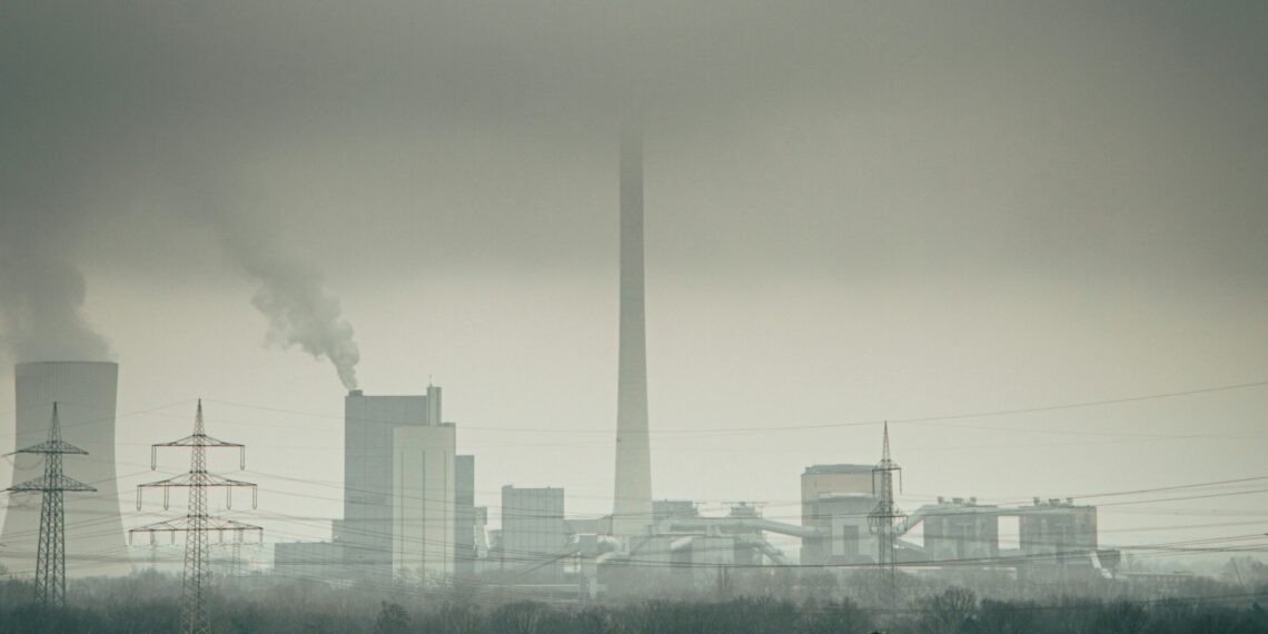 Chiny intensyfikują budowę elektrowni węglowych mimo obietnic redukcji emisji