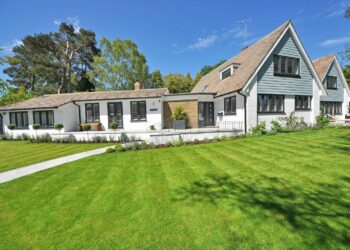 UE zakaże budowy domów jednorodzinnych? Totalitarne szaleństwo się rozkręca