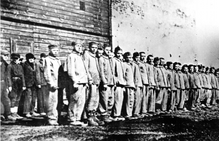 Tylko 11 linijek o II wojnie światowej w niemieckim podręczniku historii. „Wspólne okropieństwa obydwu stron” 2 Tylko 11 linijek o II wojnie światowej w niemieckim podręczniku historii. „Wspólne okropieństwa obydwu stron” - 7 0